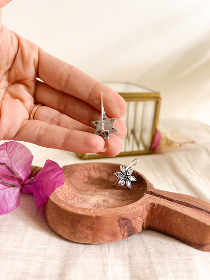 Keerat fish hook earrings in silver with kundan flower (2 color variants)