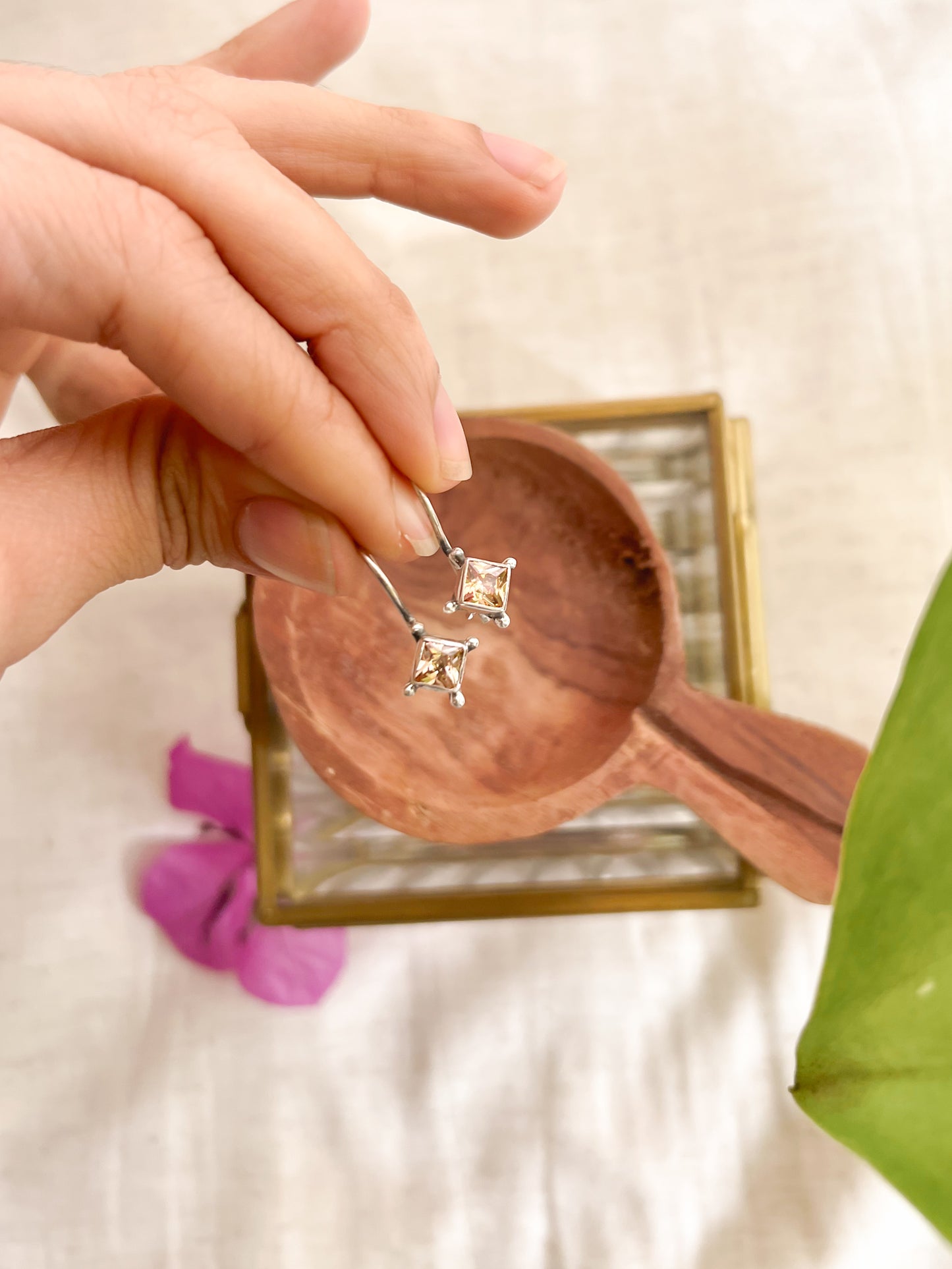 Sidra fish hook in silver with colored stone (3 color variants)