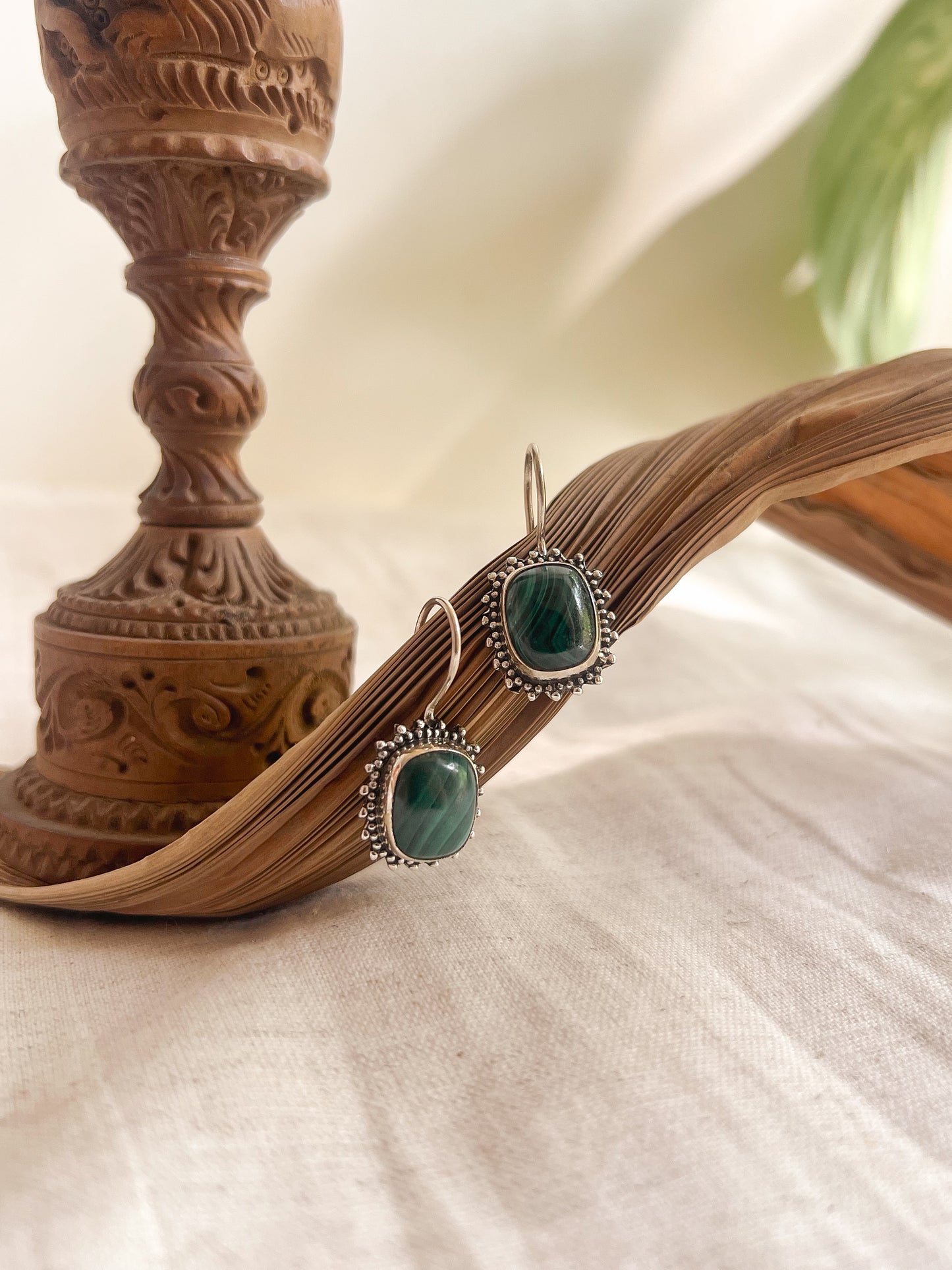 Kuja fish hooks in silver with green malachite stone