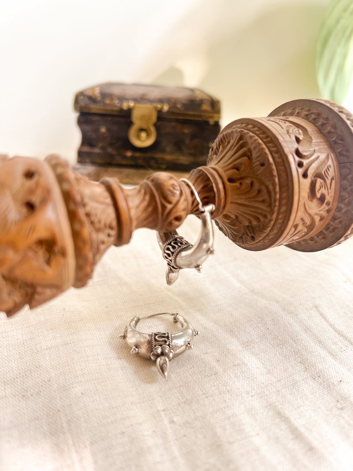 Ardha spiked bali in silver with decorative details (big)