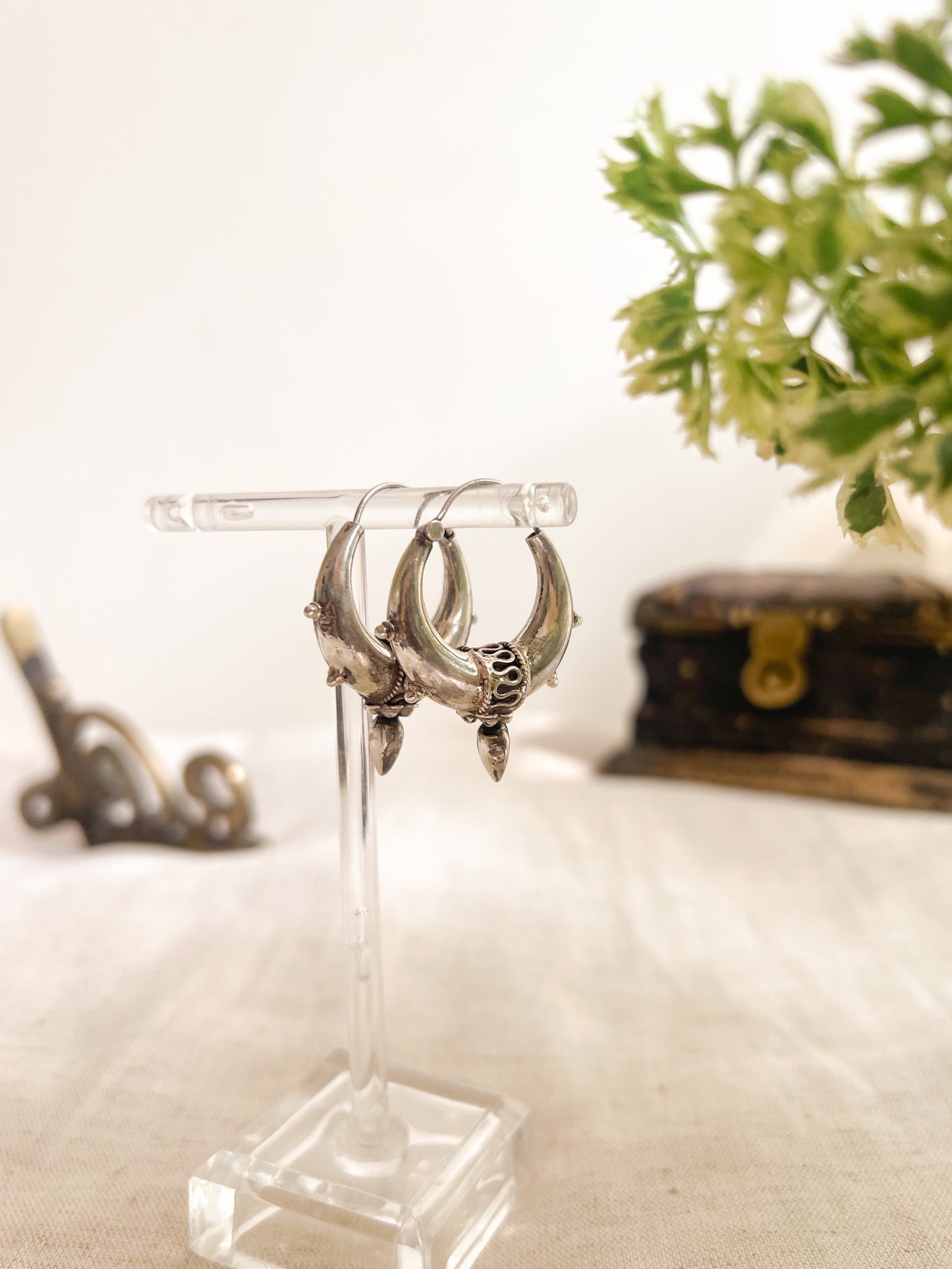 Ardha spiked bali in silver with decorative details (big)