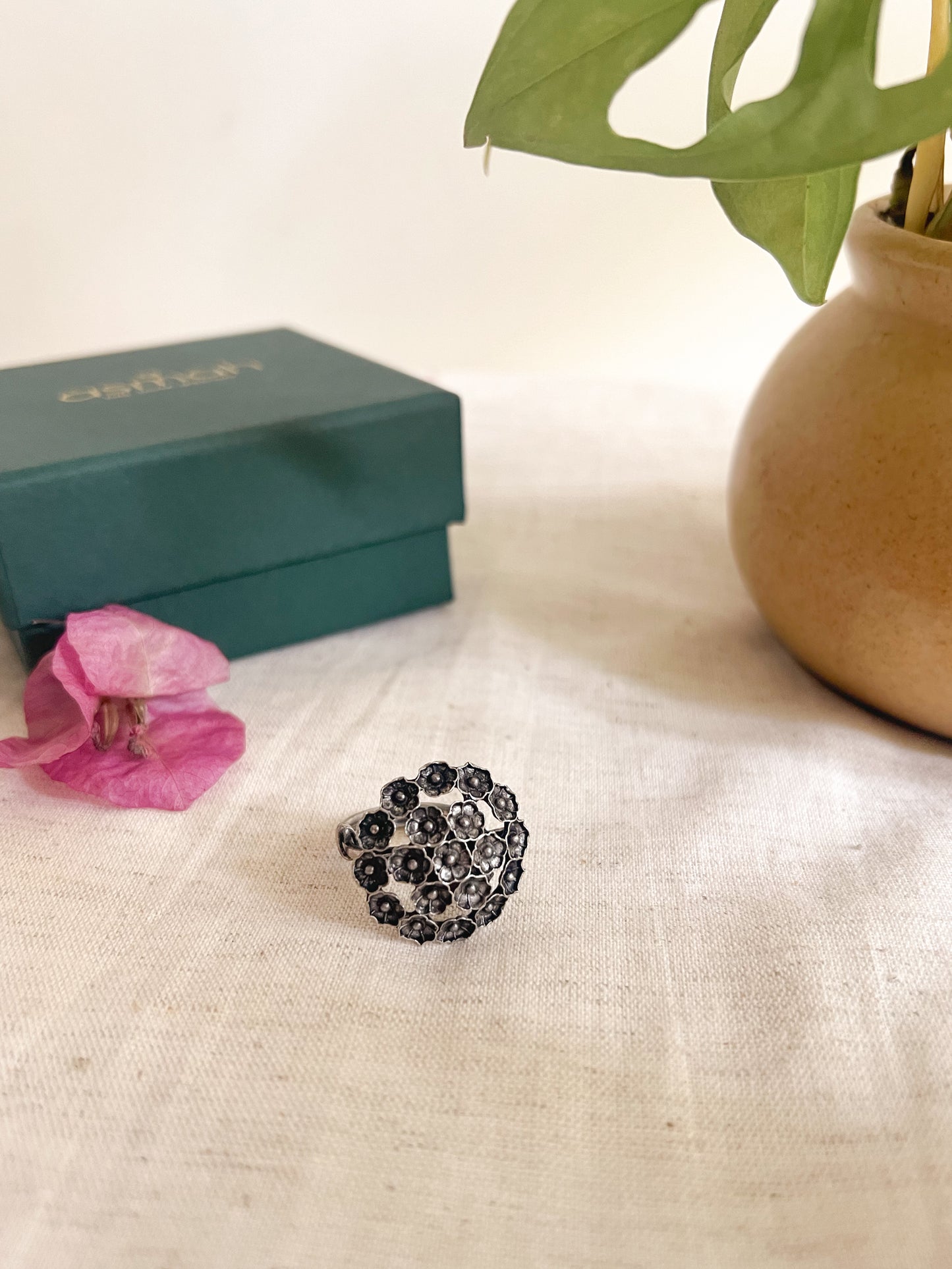 Guldasta ring in sterling silver (adjustable)