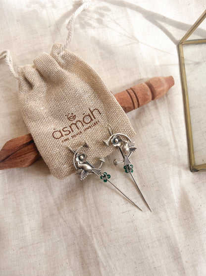 Parinda needle earcuff in silver with emerald beads