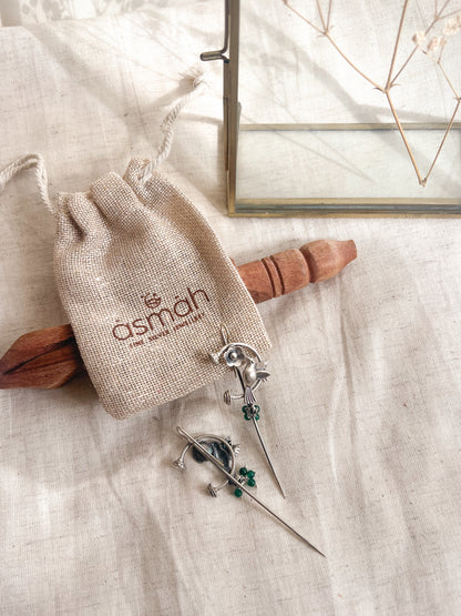 Parinda needle earcuff in silver with emerald beads
