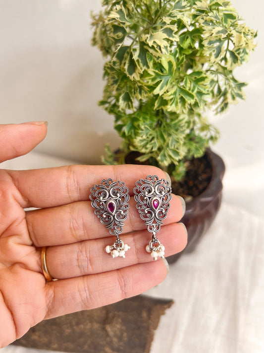 Lasya delicate studs in sterling silver with cluster pearl