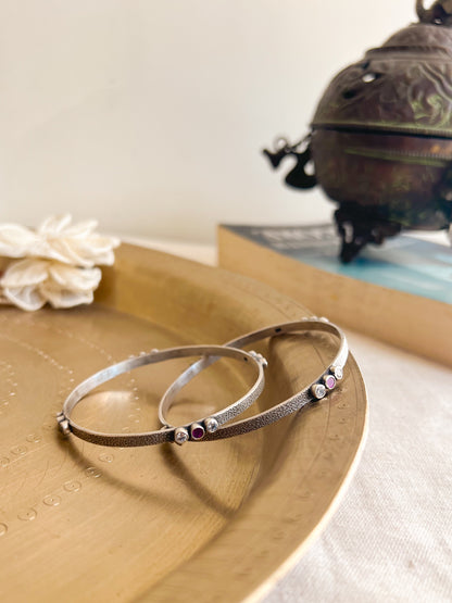 Savi oxidised bangle with ruby and zircon stone (for 1 pc)