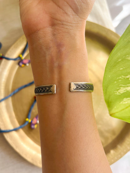 Milan oxidised silver kada with details (adjustable)