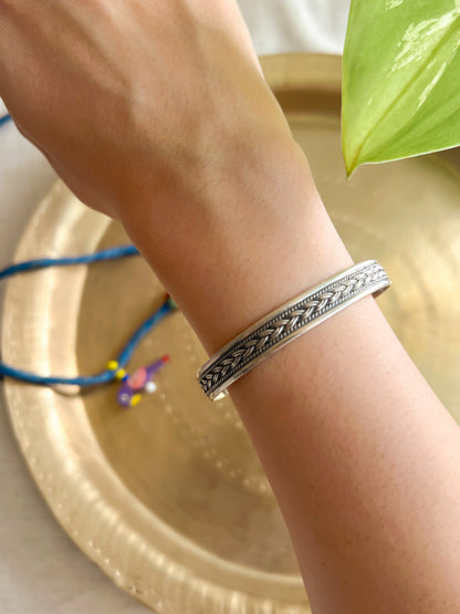 Milan oxidised silver kada with details (adjustable)