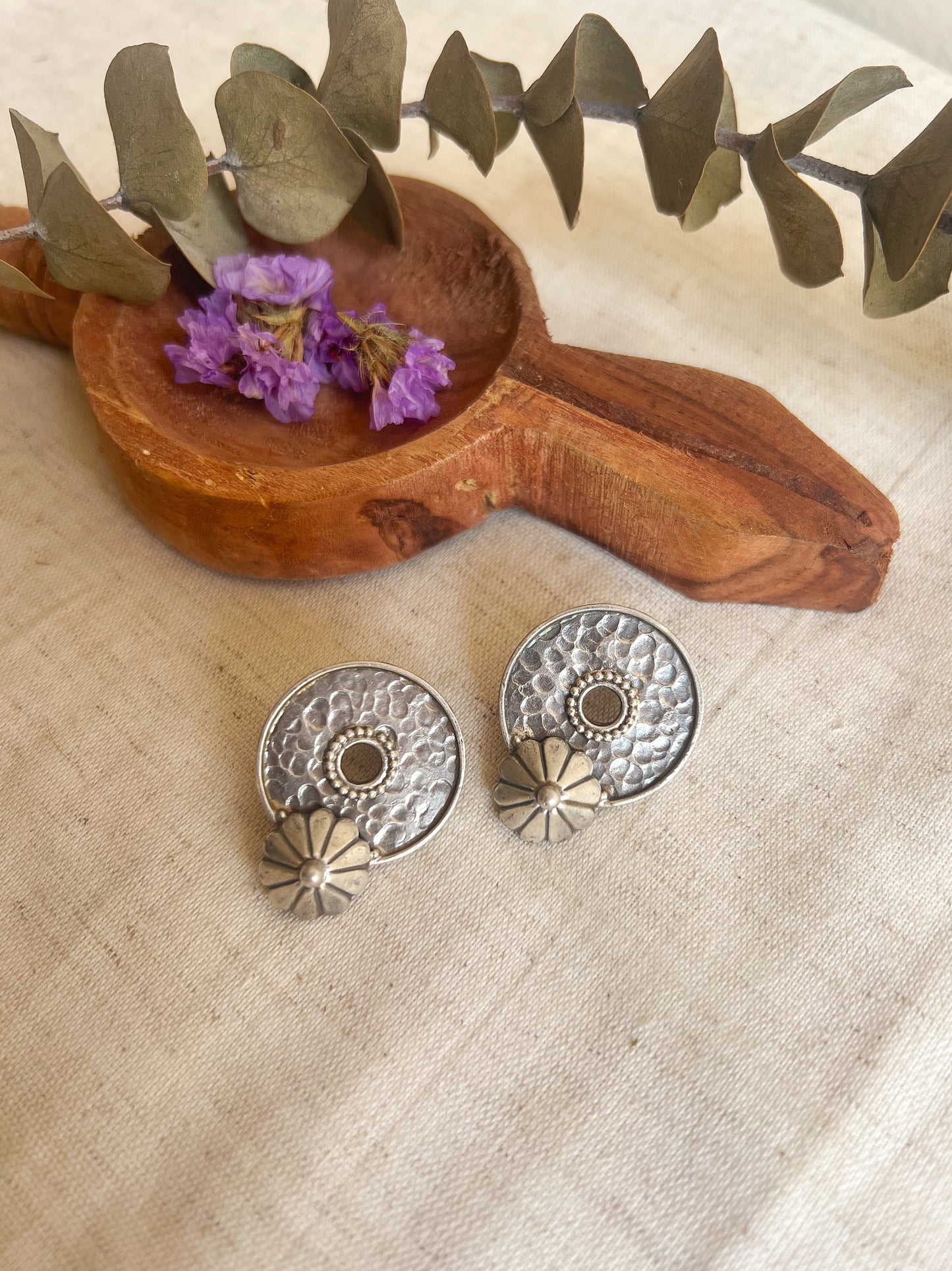 Sikka studs in silver with hammered detail