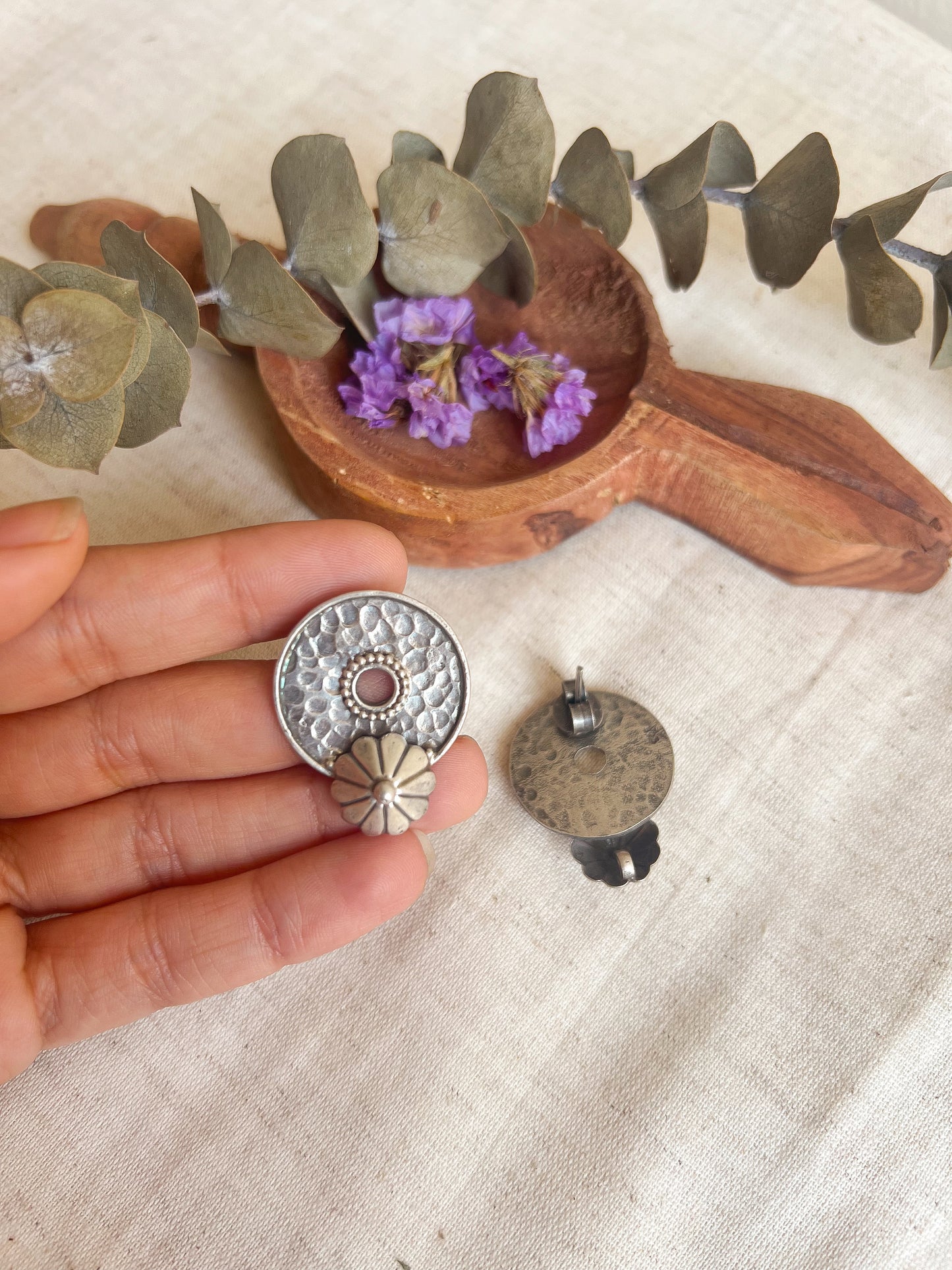 Sikka studs in silver with hammered detail