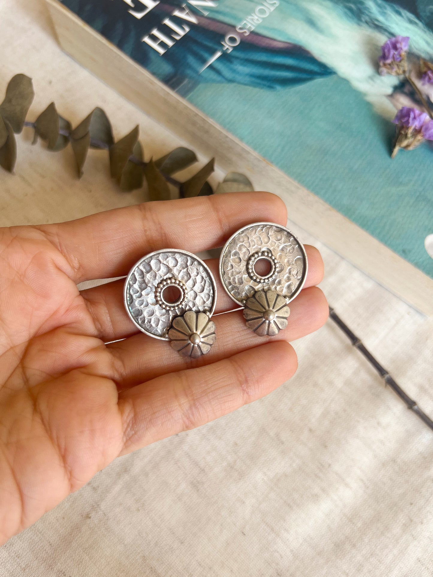 Sikka studs in silver with hammered detail