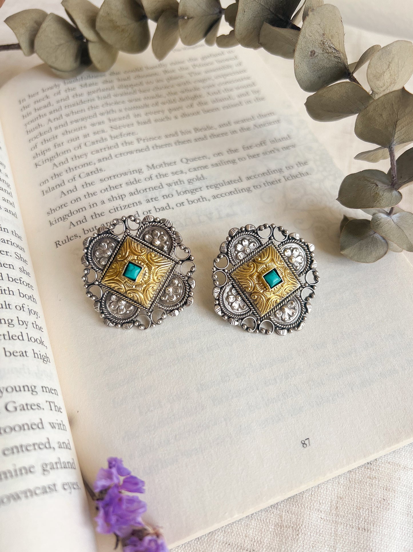 Aloka dual tone silver ear studs with firoza detail