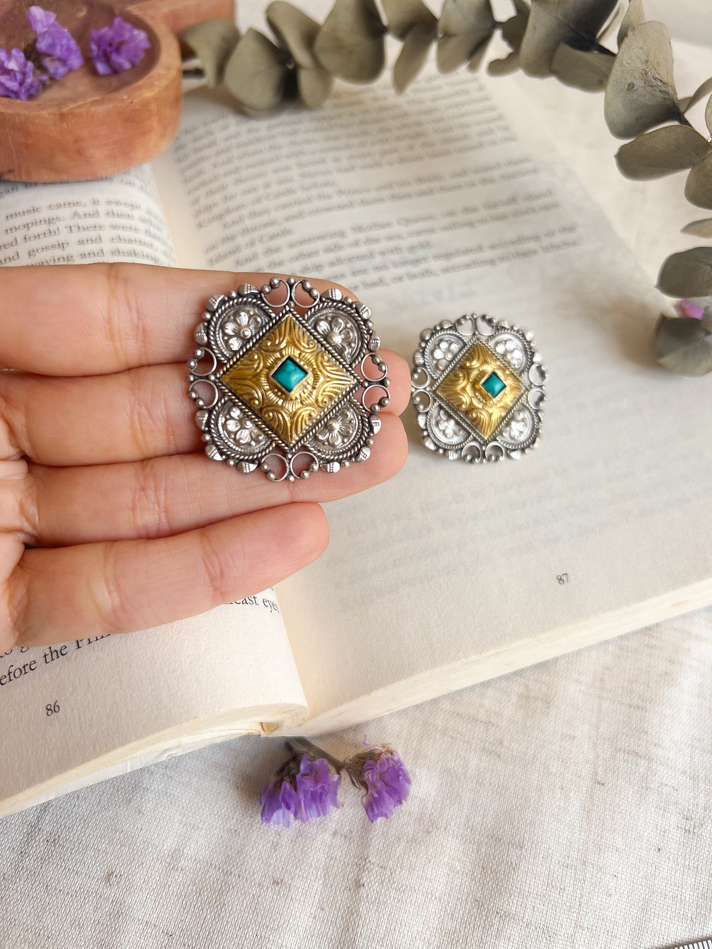 Aloka dual tone silver ear studs with firoza detail