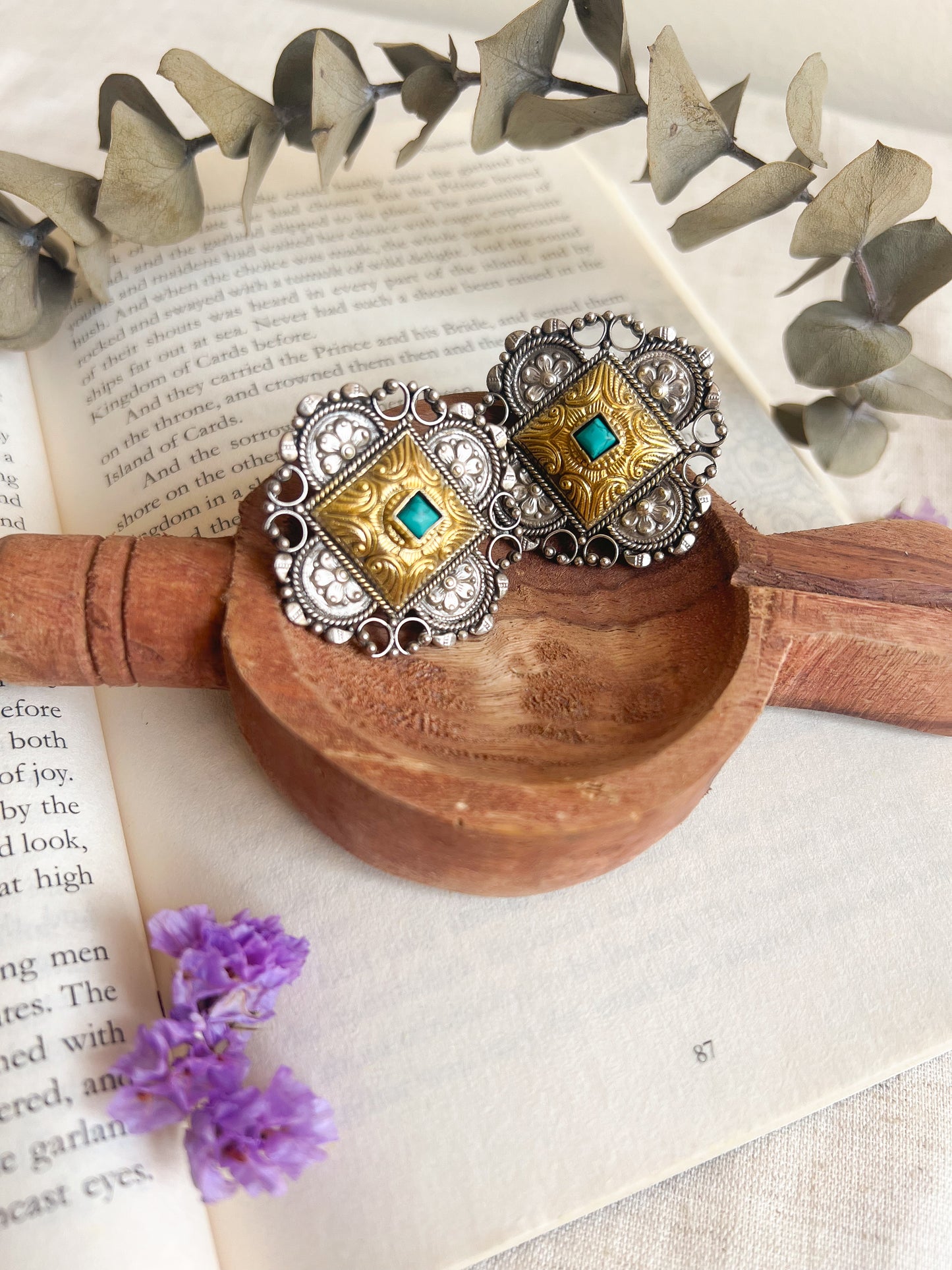 Aloka dual tone silver ear studs with firoza detail