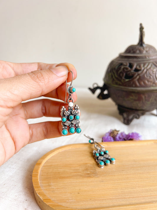 Azure fish hook in silver with firoza stones