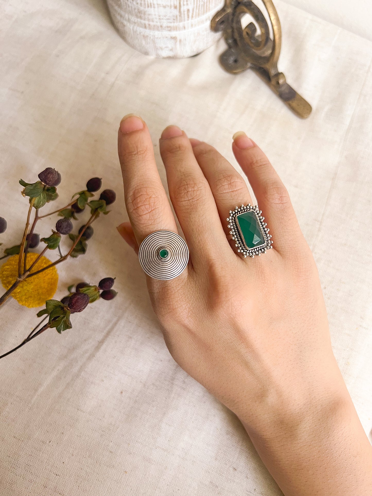 Chokhat silver ring with green onyx and silver details (adjustable)