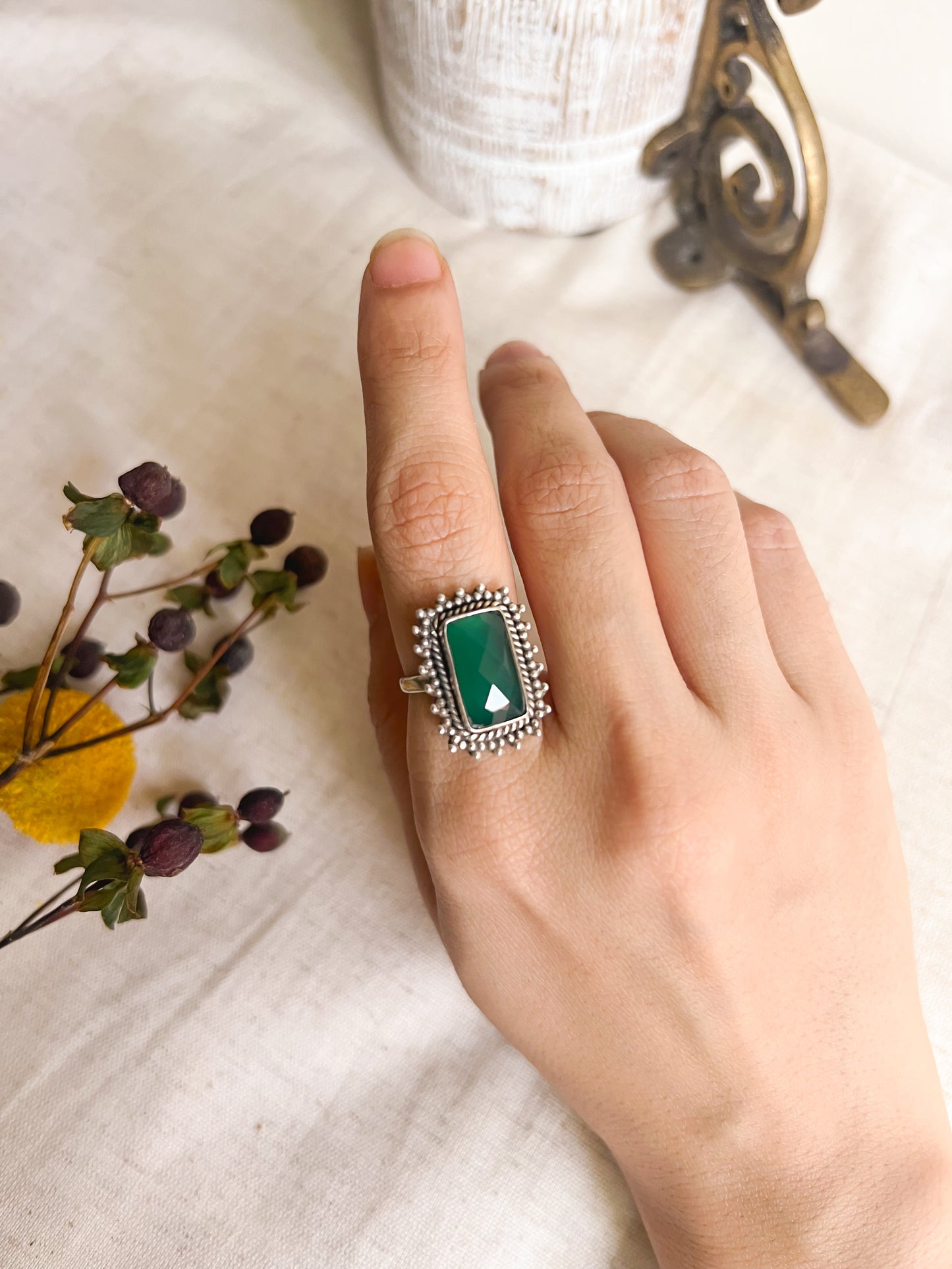 Chokhat silver ring with green onyx and silver details (adjustable)