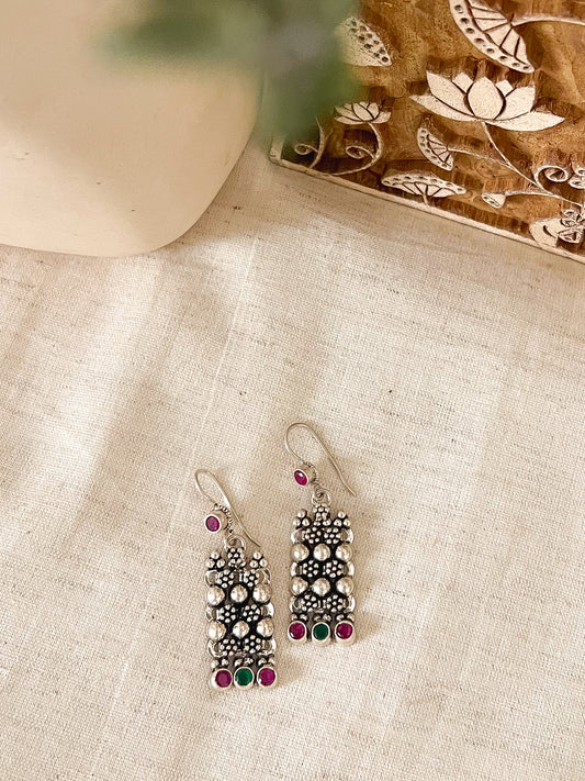 Jheena fish hook with colored stones