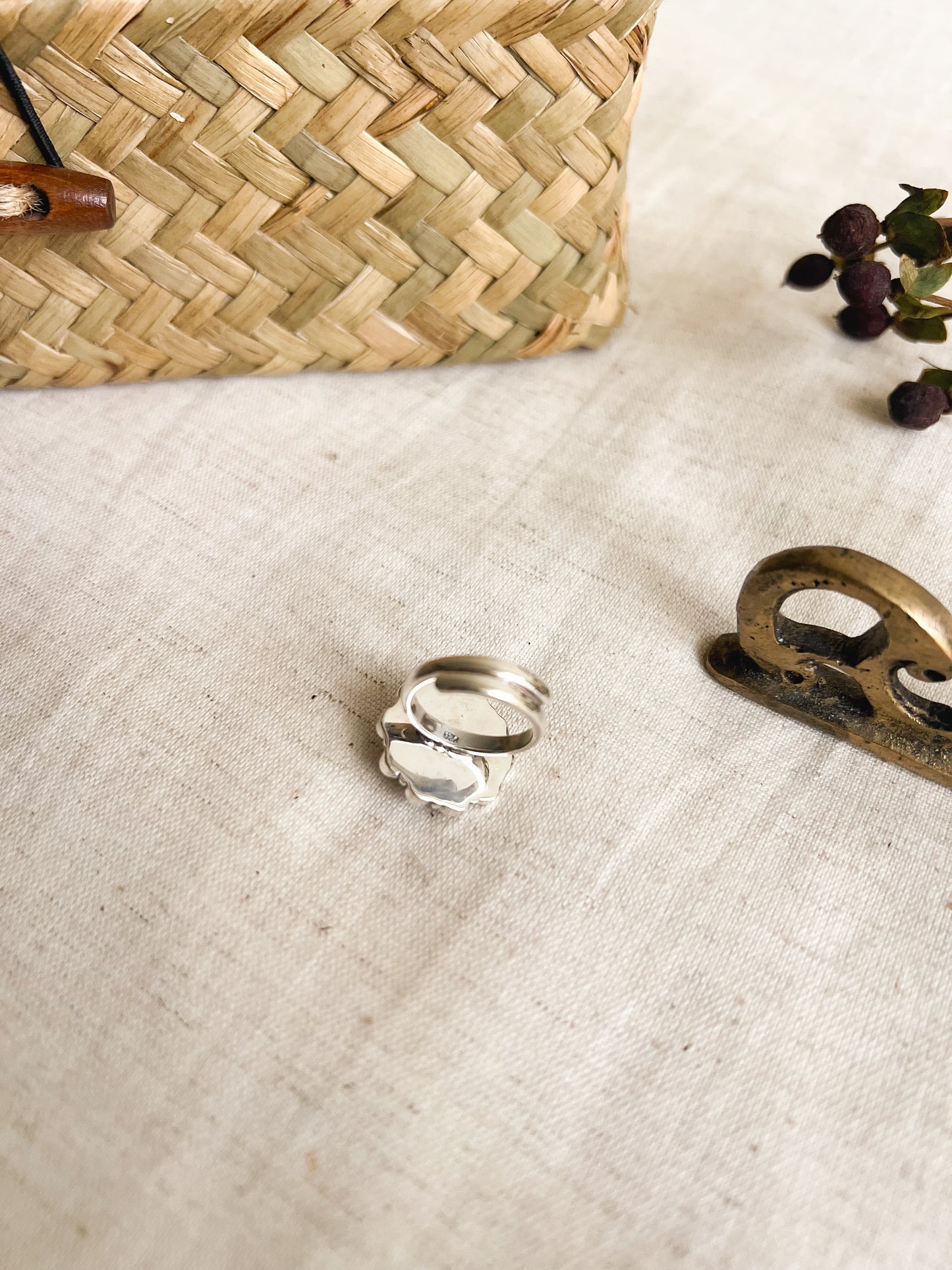 Elakshi silver ring with polki and zircons (adjustable)