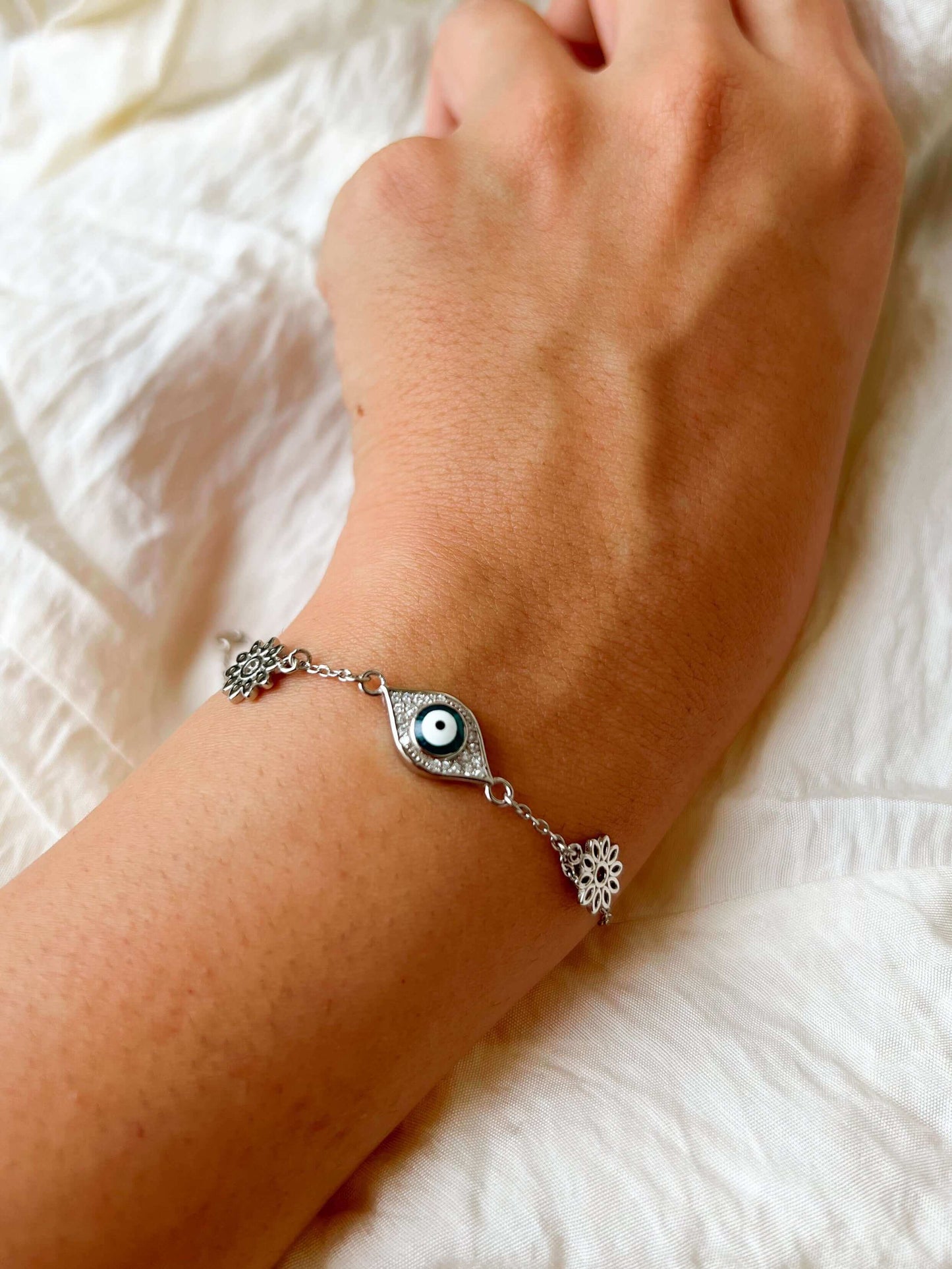 Talisman bracelet in silver with charms