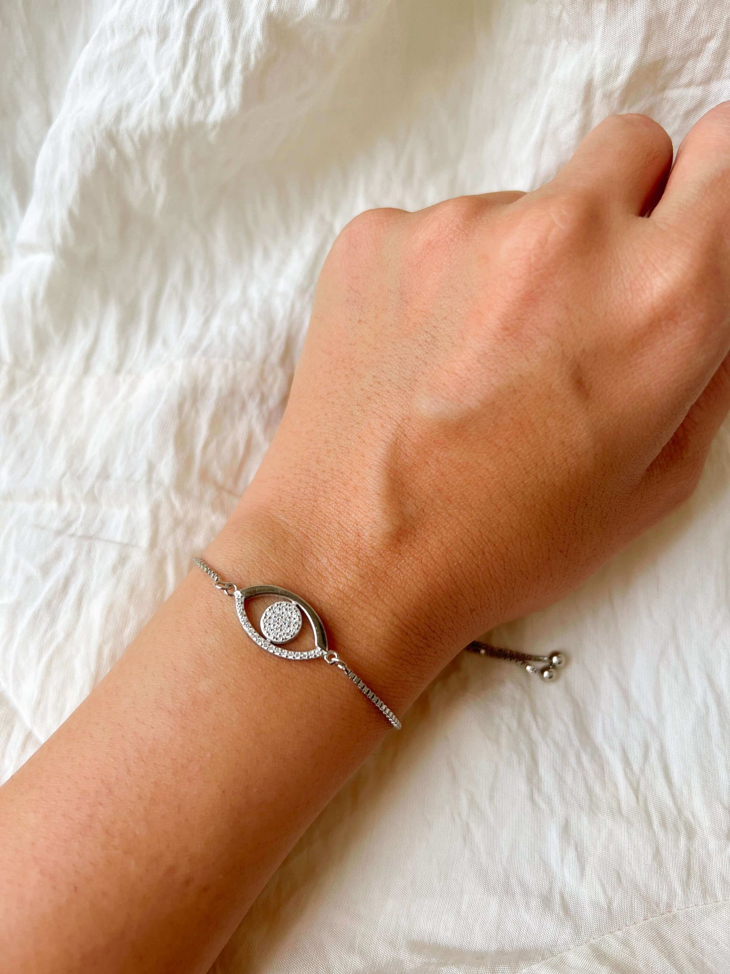 Gaze silver bracelet with zirconia