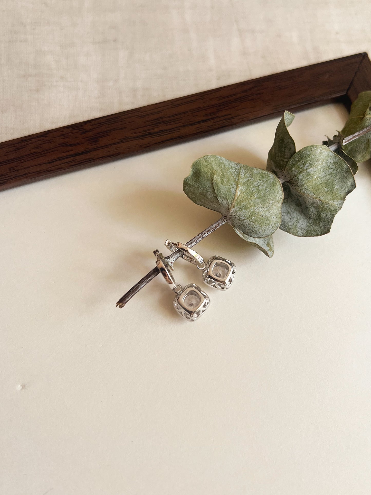 Aureate sterling silver drops with zircons