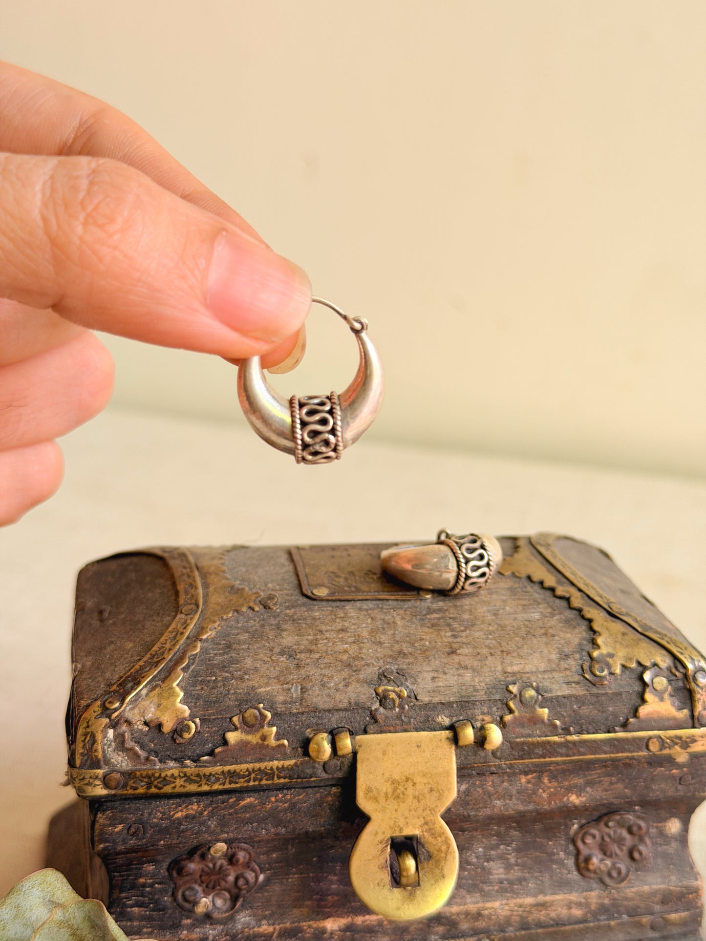 Ardha silver bali with decorative detail (2 sizes)