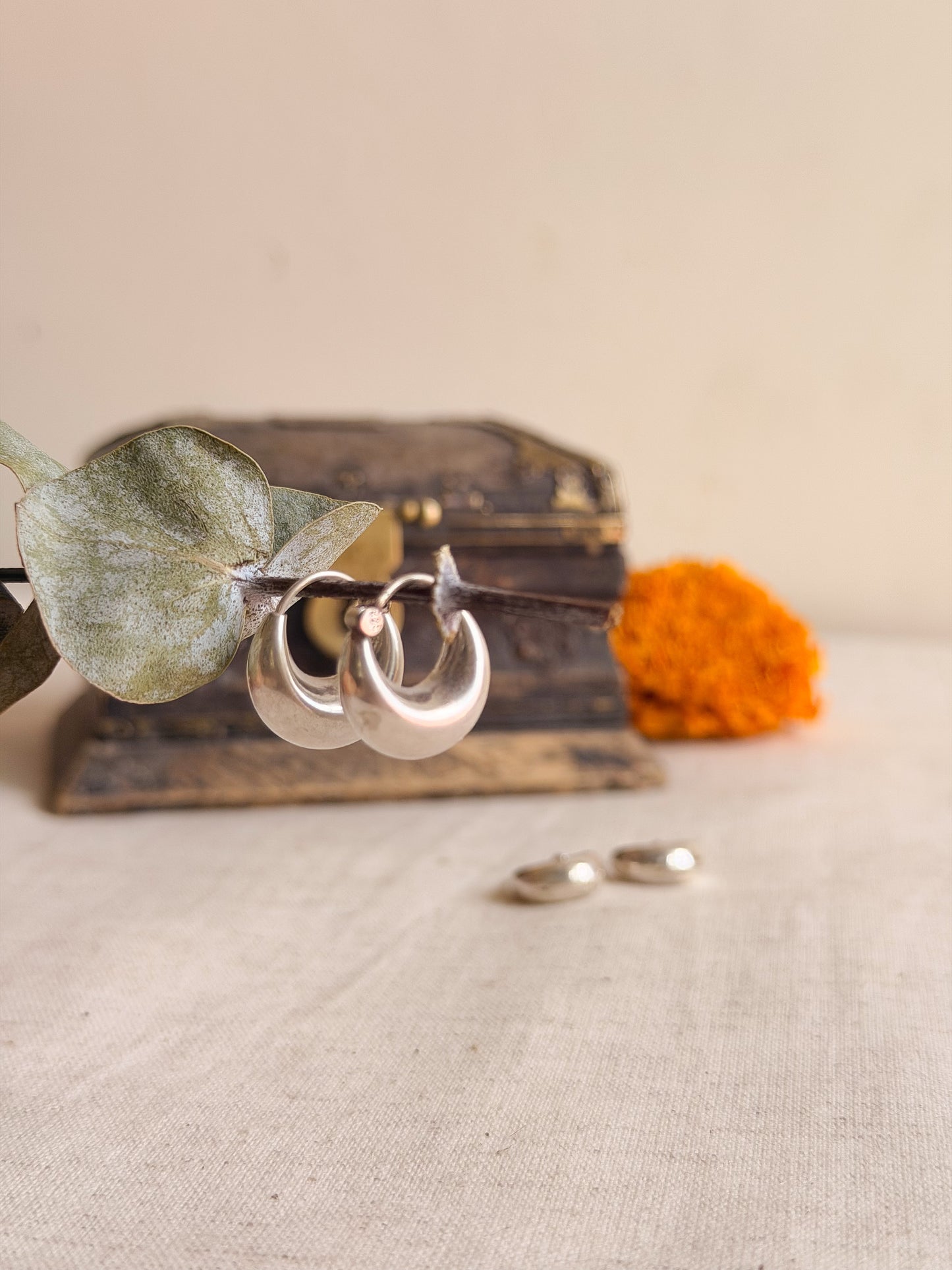Classic chand hoops (2 sizes)