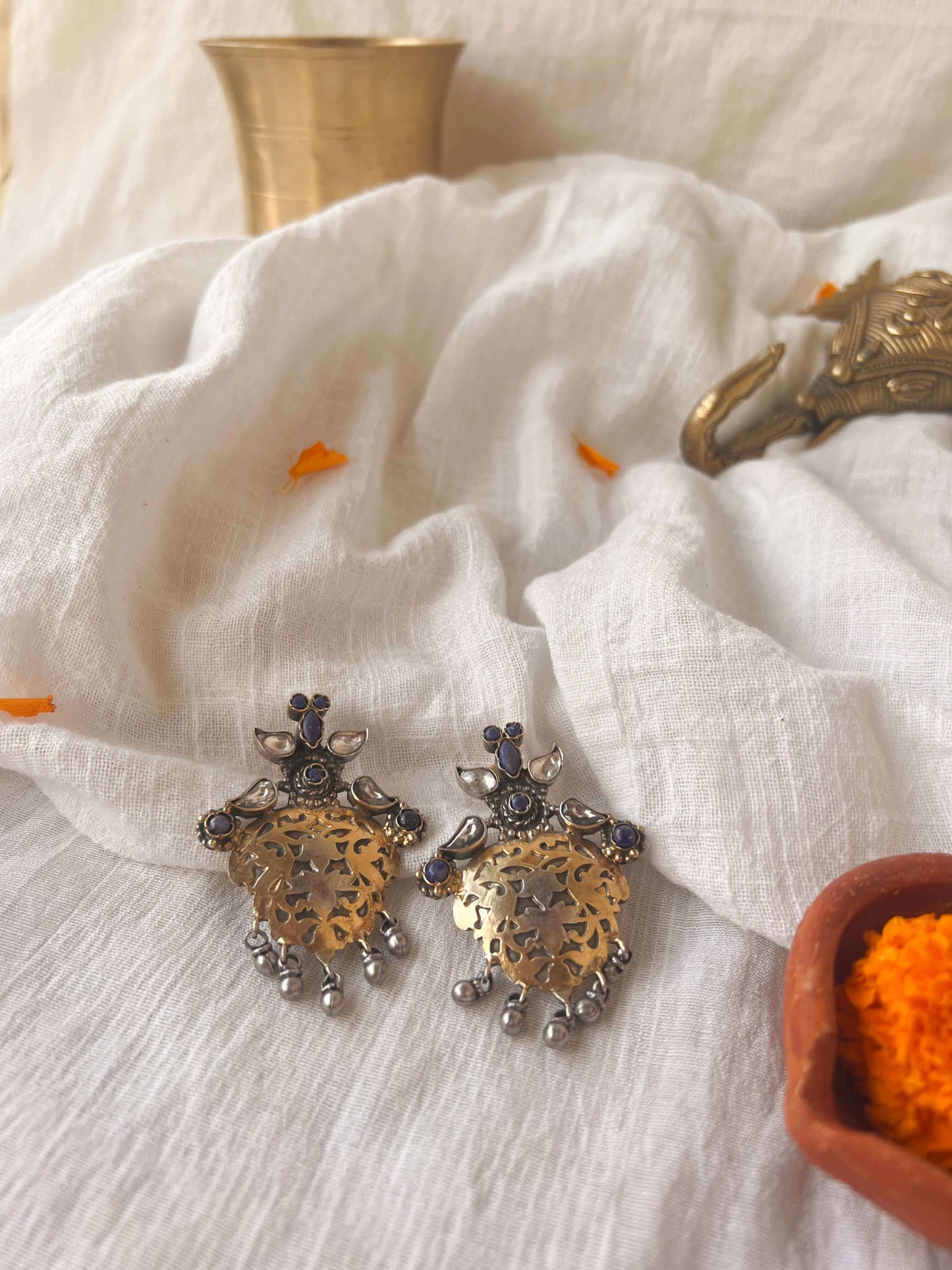 Neel dual tone silver earring with lapis lazuli and kundan stone