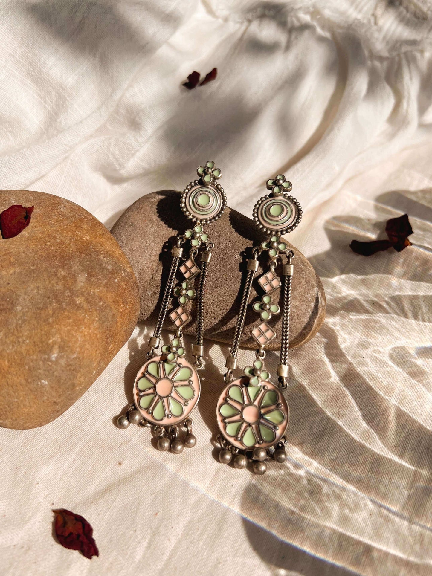 Saiba earrings in silver with enamel detail
