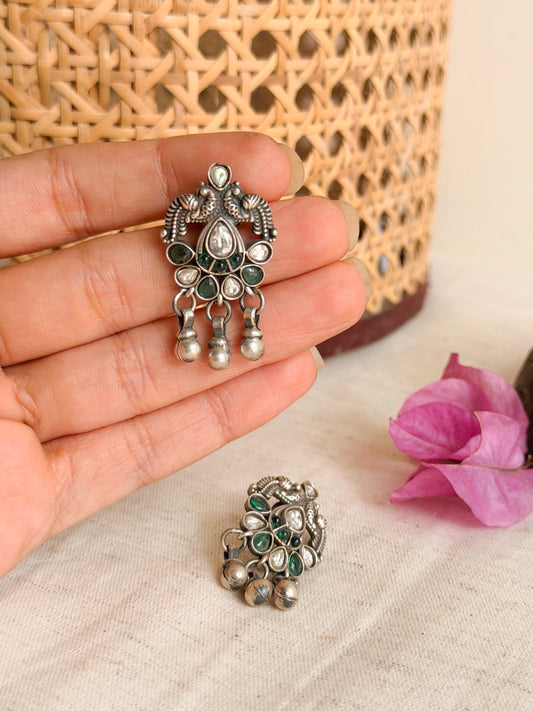 Jhanvi oxidised earstuds in silver with kundan