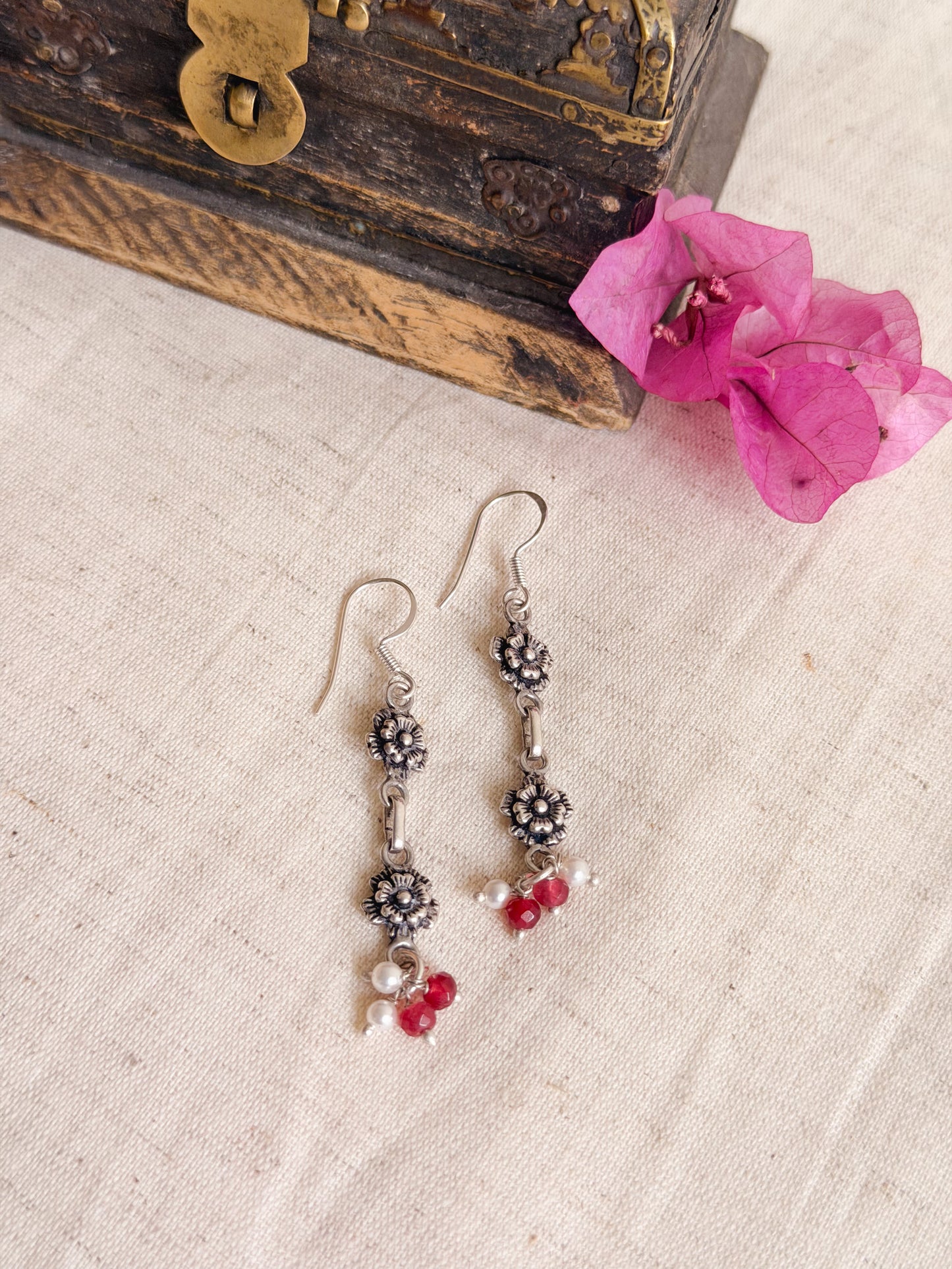 Bela danglers in silver with fishhook and cluster pearls