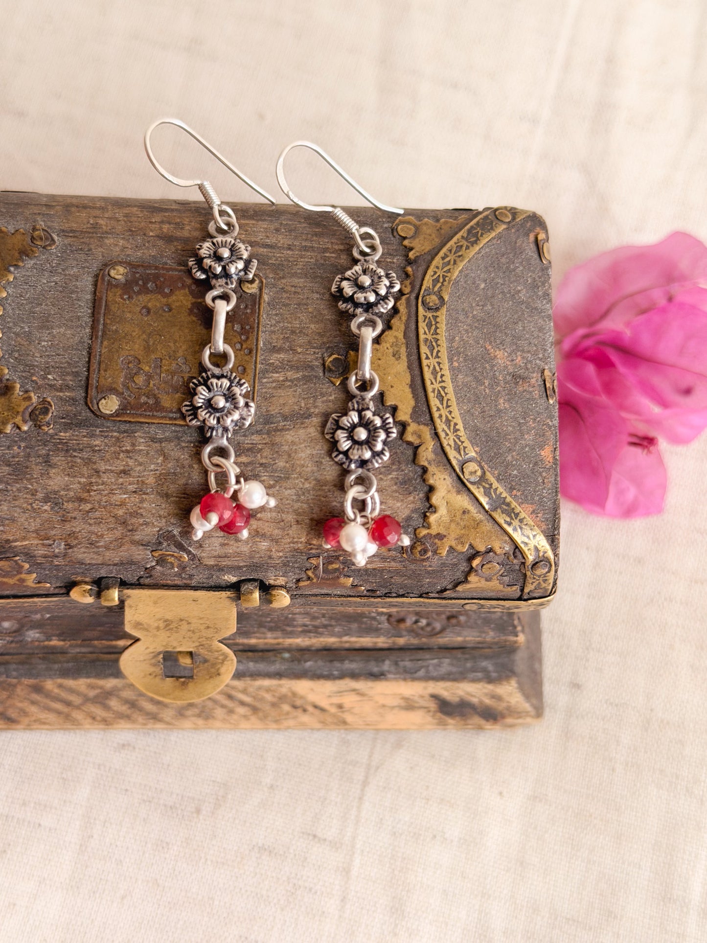 Bela danglers in silver with fishhook and cluster pearls
