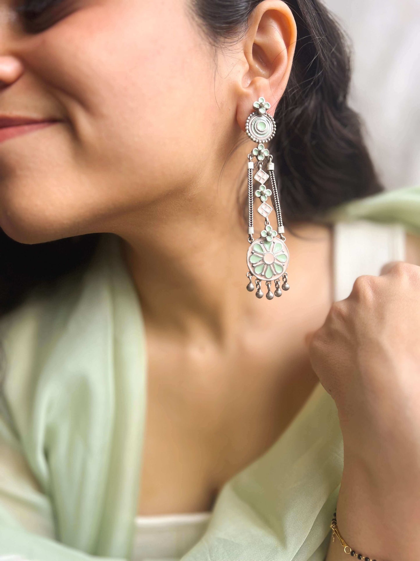 Saiba earrings in silver with enamel detail