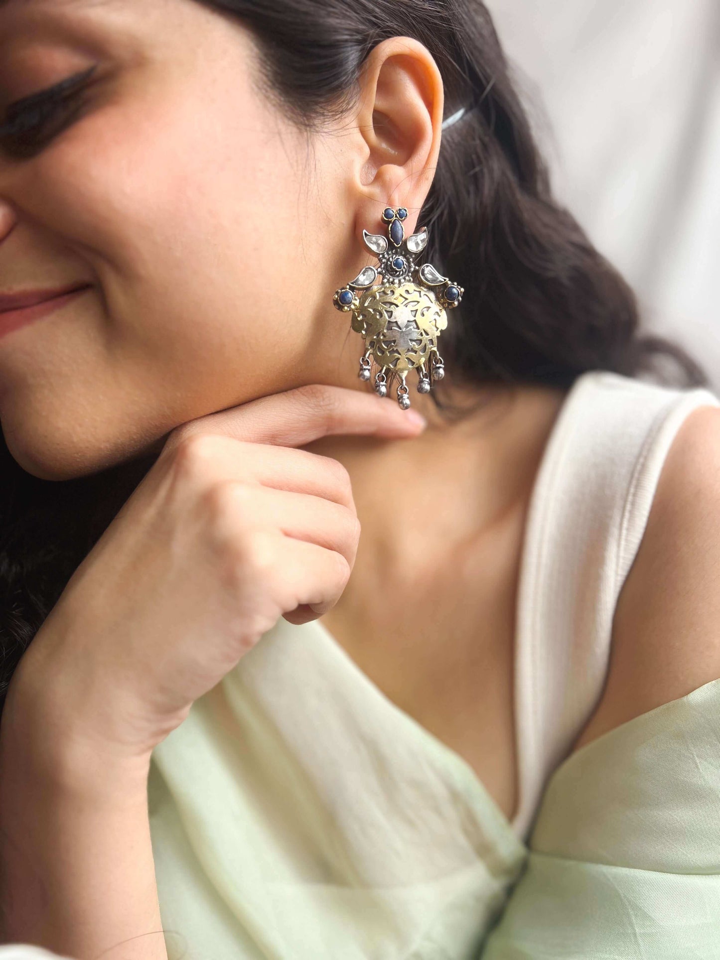 Neel dual tone silver earring with lapis lazuli and kundan stone
