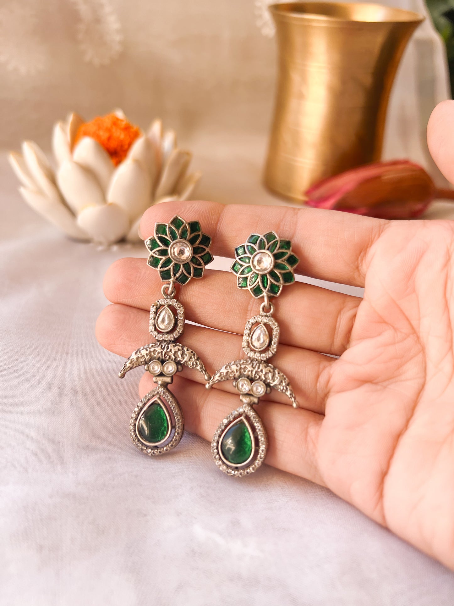 Nainika oxidised silver earring with emerald kundan stone