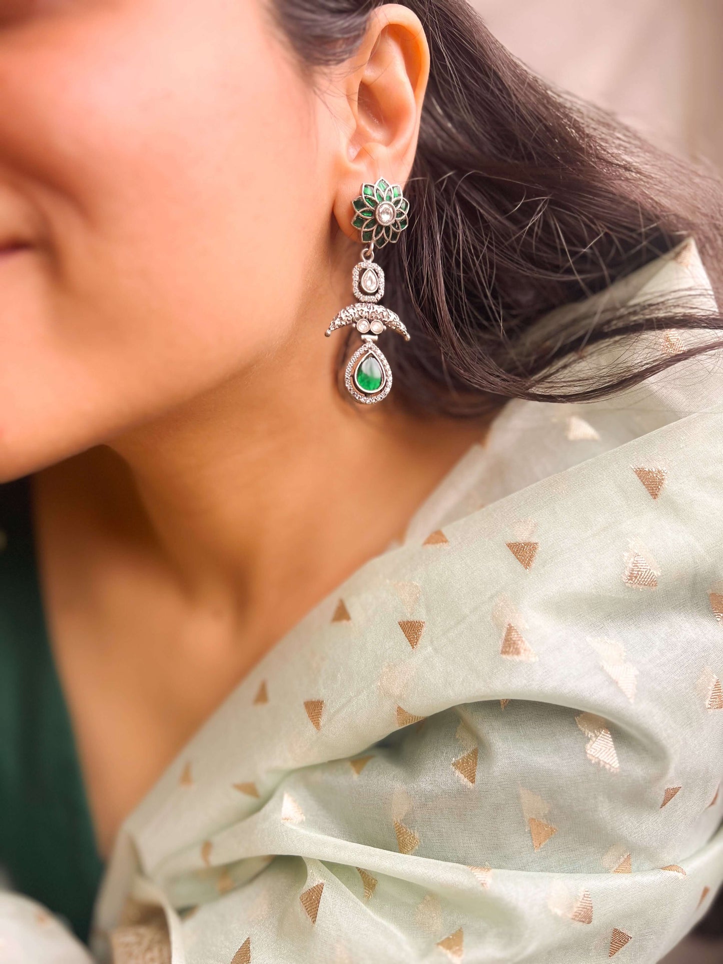 Nainika oxidised silver earring with emerald kundan stone