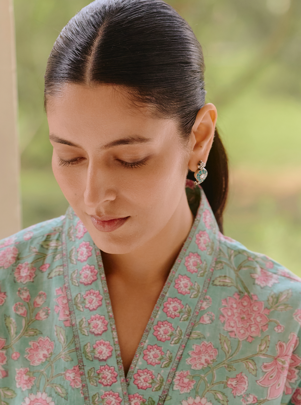 Buta studs in kundan with feroz detail crafted in silver
